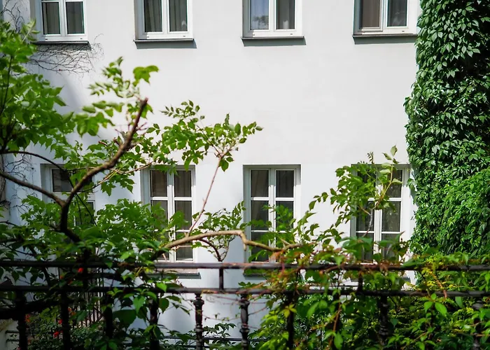 16 & Living Prag