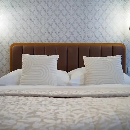 16 & Living Aparthotel Prag